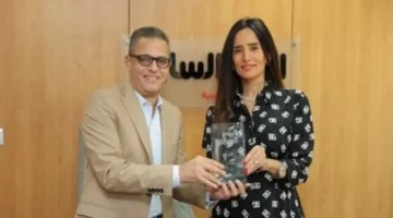 تكريم زينة من اليوم السابع لدورها في مسلسل ورد وشوكولاته